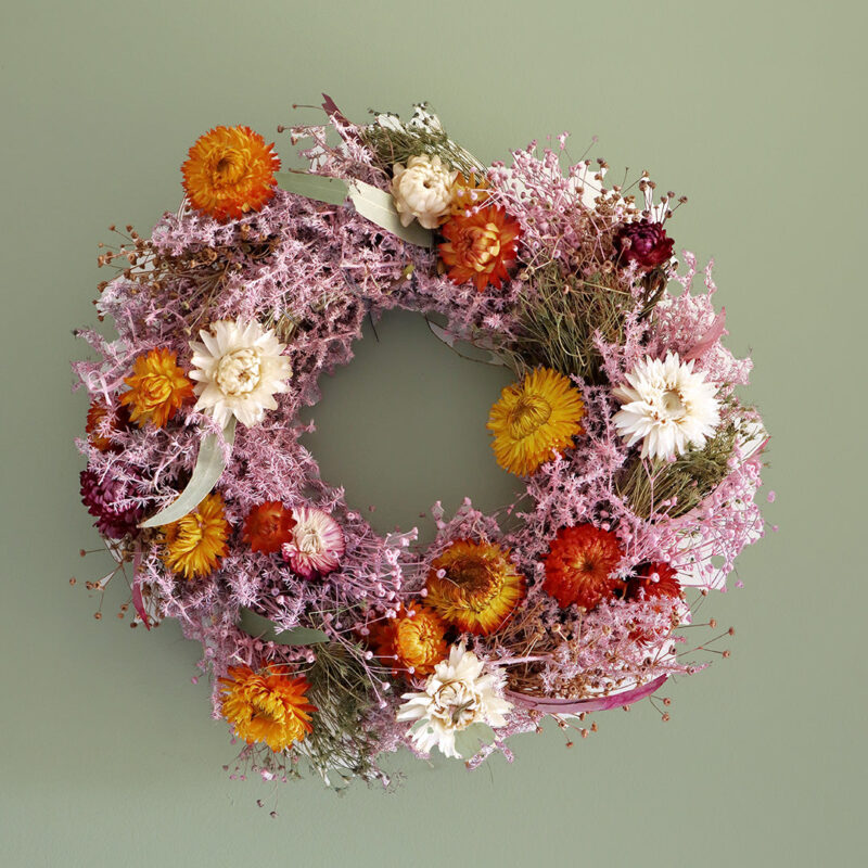 Colourful_dried_flower_wreath_pink_base_yellow_red_white_flowers_wrh Mul