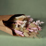 Dried_flower_bouquet_with_pink_and_white_flowers_and_pampas_grassfbe40 Bl