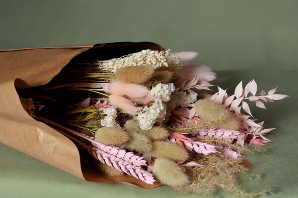 Dried_flower_bouquet_with_pink_and_white_flowers_and_pampas_grassfbe40 Bl