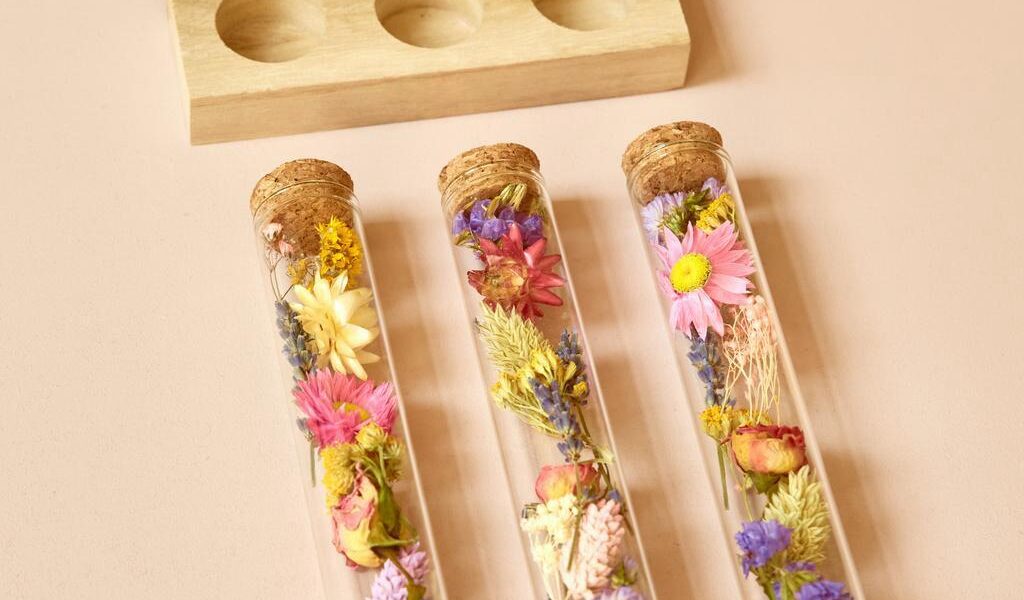 How to Care for Dried Flowers: The Complete Guide 1 Dried_flower_floral_arrangement_with_wooden_base