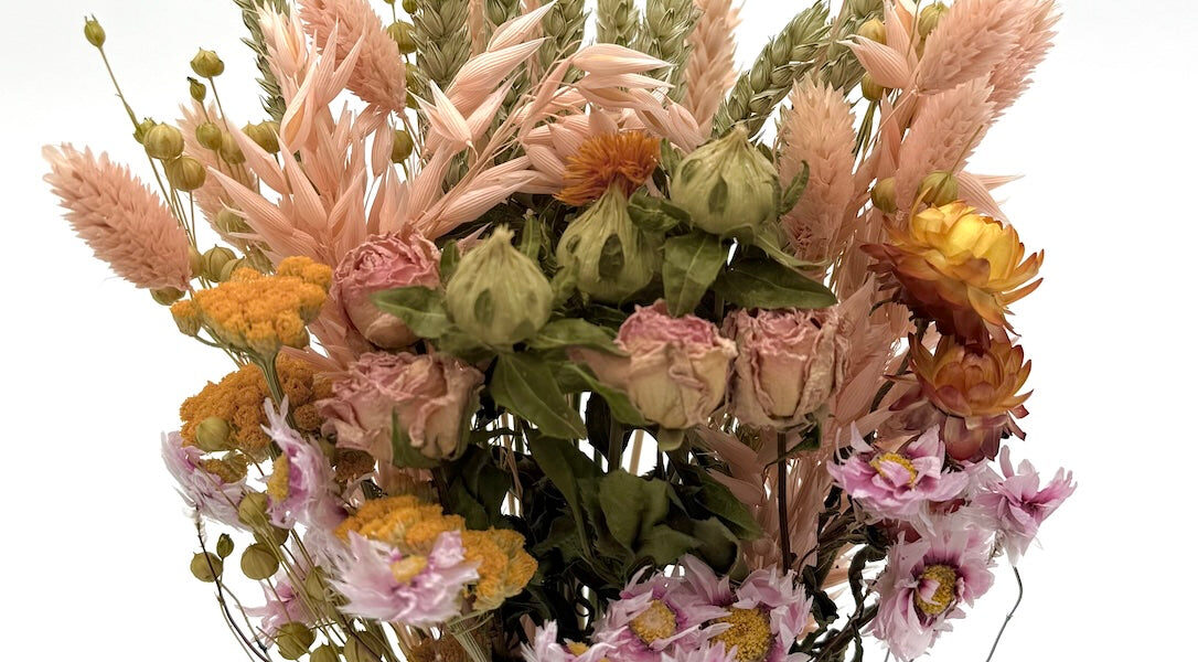 Spring Dried Flower Trends: Fresh Colours for the New Season 1 Pastel_pink_peach_dried_flower_bouquet_fb30 Sd