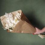White_and_neutral_dried_flower_bouquet_arrangement_fbe40 Lw